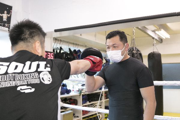 社員いずれも、現役ボクサー顔負けの熱気で会社の将来を支えます