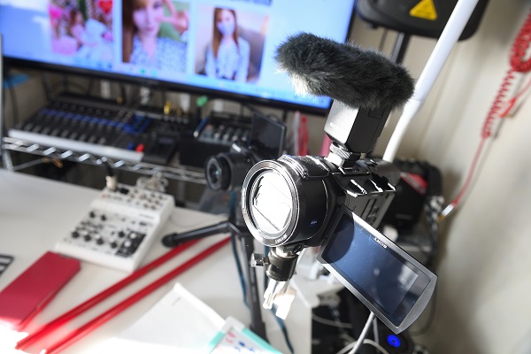 さまざまな機材を駆使して、新鮮な情報を創り発信していきます。