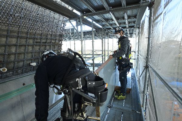 現場では、職長の指示によって作業が進められます