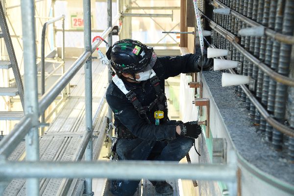 作業はつねに正確丁寧、かつ慎重な姿勢が求められます