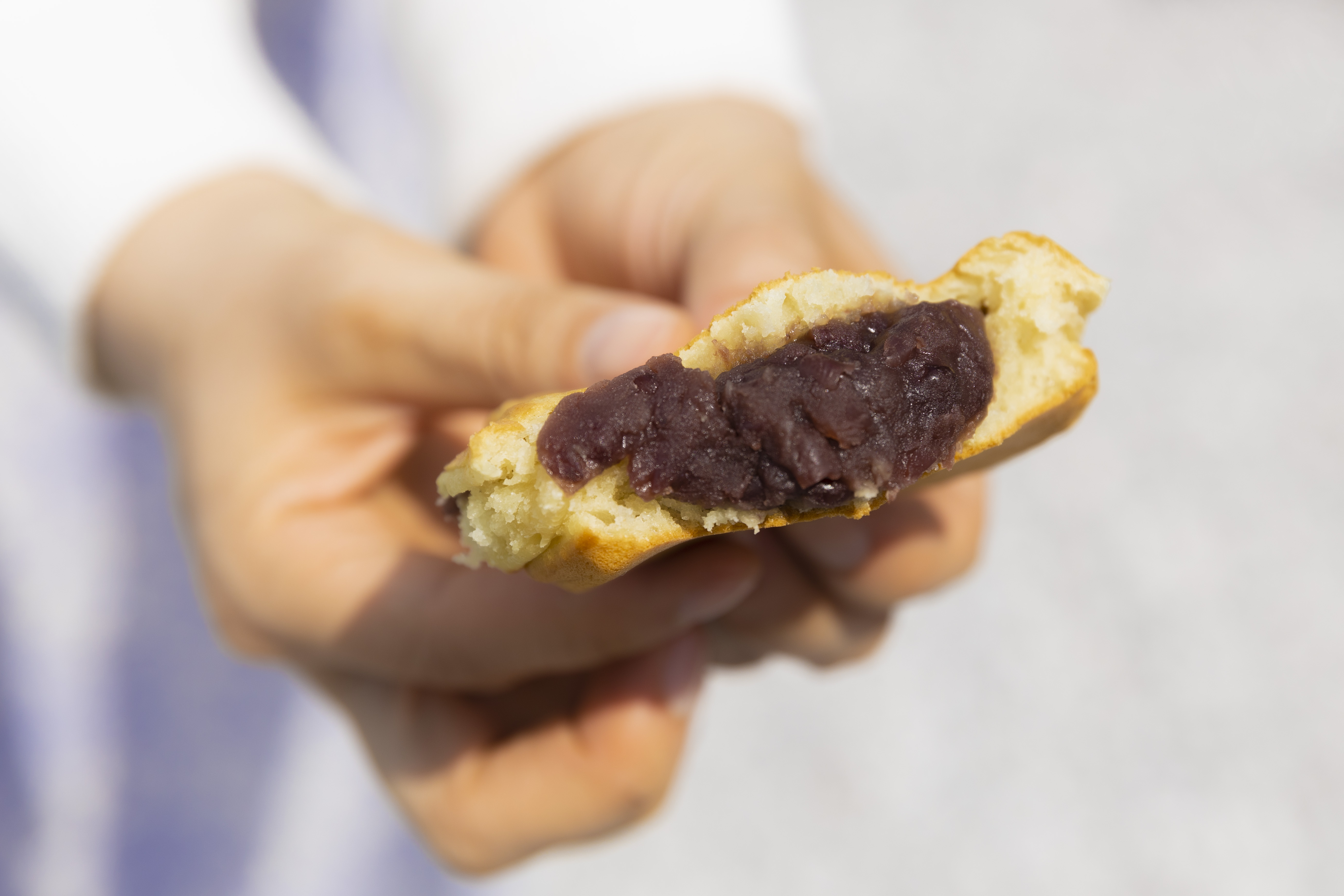 回転焼きは注文を受けてから焼くため、ときには1~2時間待ちとなる。それでもお客さんからクレームがでないのは「とにかく味がいい！」と地元の方から大好評だから。1ヶ月で3055個も売れた月もあるそう