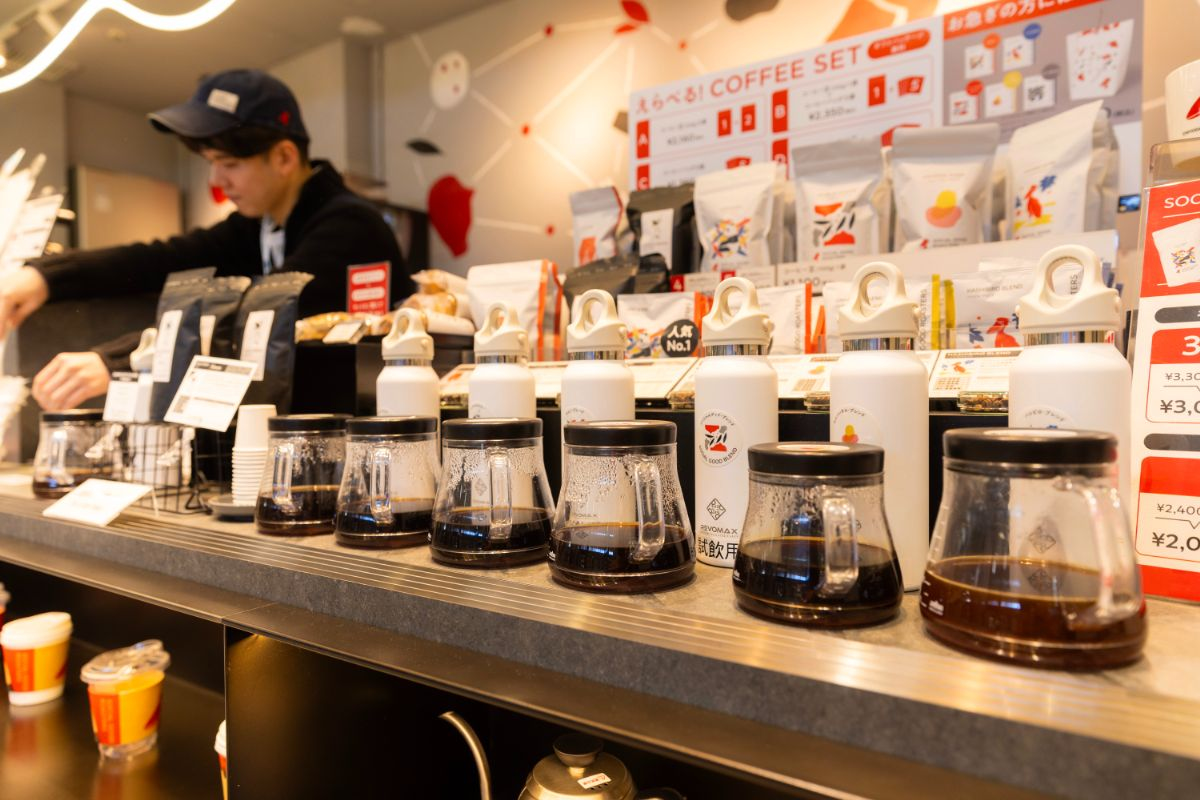 エキュート上野店では試飲も実施。丁寧に焙煎した豆を使ったコーヒーの味の違いを楽しみながら、お気に入りを見つけられる